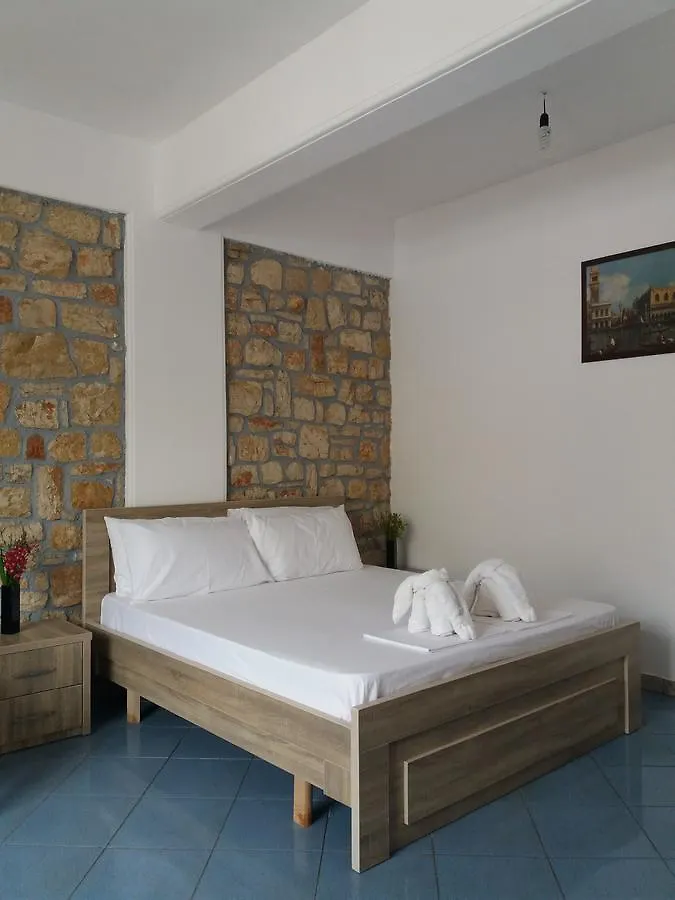 Sunset Guest House Himare 2*,